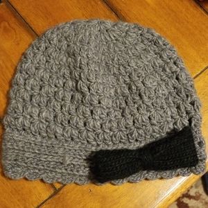 Grey hat with bow